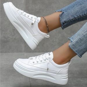 It’s white lace up font casual sneakers skate